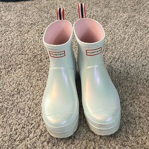 Size 11 white iridescent platform hunter rain boots. Worn maybe once or twice.